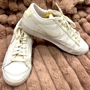 Nike Blazers Low Size 7.5 Women
